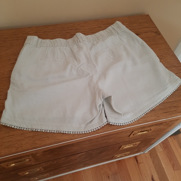Super cute linen rayon shorts - Picture 3 of 12